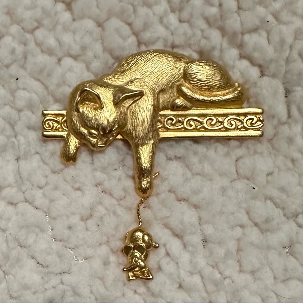 Vintage JJ Jonette Gold Cat Brooch Pin with Mouse Charm Dangle